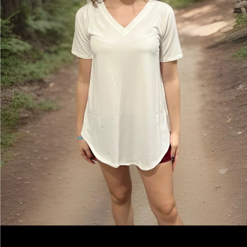 Zenana Ivory V-Neck Short Sleeve Tunic Sz M